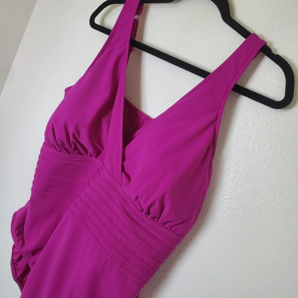 Aqua Green NWT Women's Magenta Pink‎ One-Piece Swimsuit With Adjustable Straps